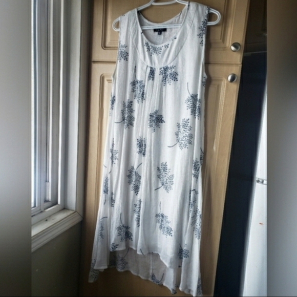 Papillon Blanc Dresses & Skirts - Papillon Floral Sleeveless White Dress